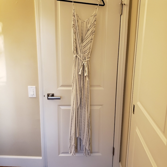 NEVER WORN White and Navy Dress - Picture 4 of 8